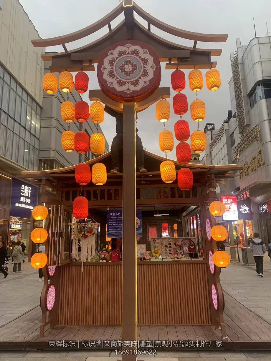 银川凤凰天街夜游美陈(文商旅美陈) 现场安装与完景 第1张